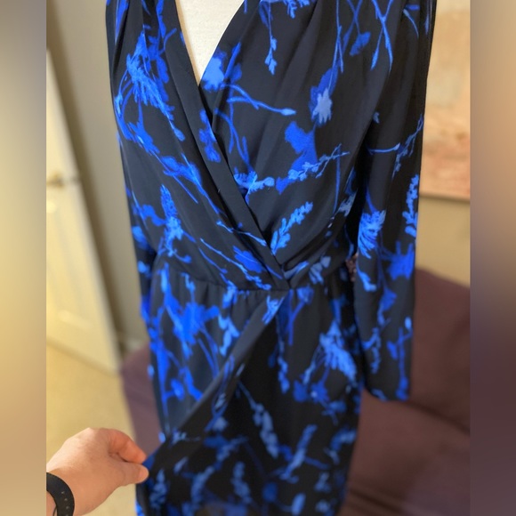 Banana Republic Blue and Black Long Sleeve wrap style dress Size 8 - Picture 11 of 12